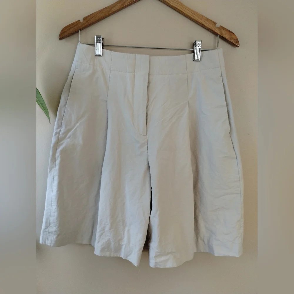 Zara Women's Cream Shorts Small